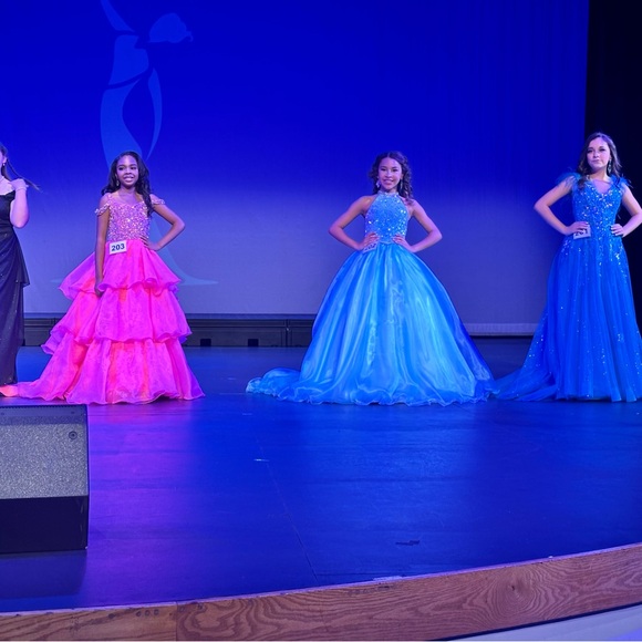 evening gown pageant dress unaltered not going outside of poshmark - Picture 6 of 6